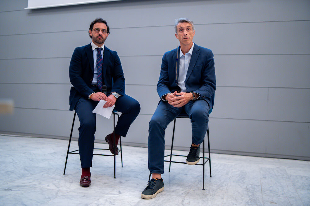 Fernando Tutau y Luis Damas presentando