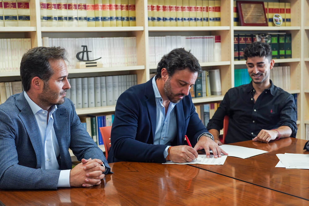 Firma acuerdo Luis Damas