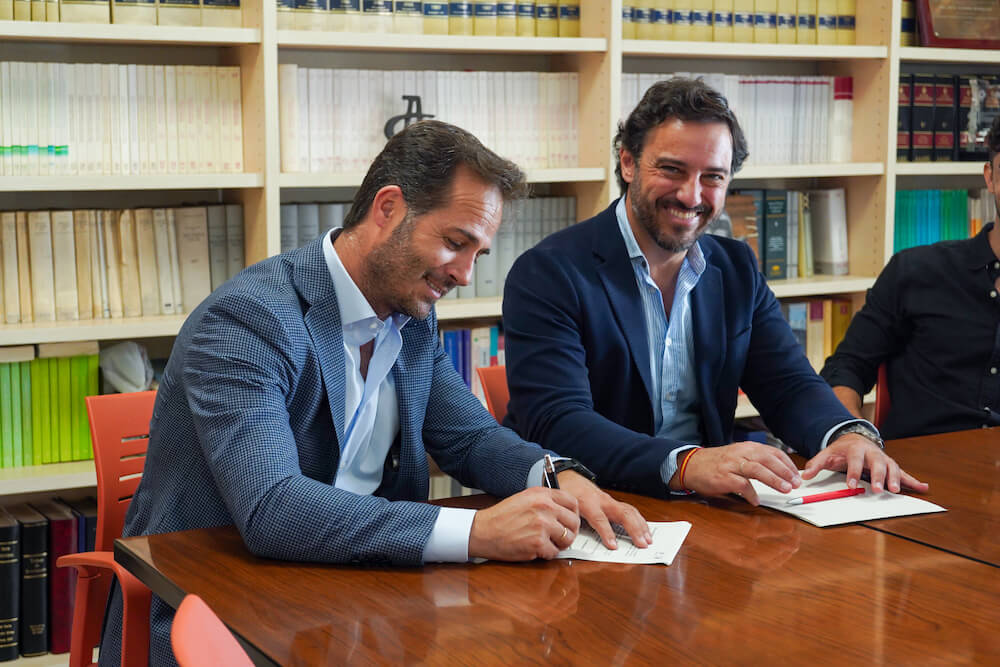 Firma acuerdo Manuel García